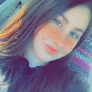 Meet your Posher, Chloe